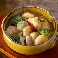 海老とイカのアヒージョ