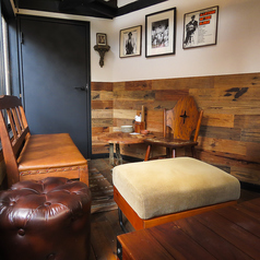 個室空間はゆったりとくつろげるソファ席をご用意♪