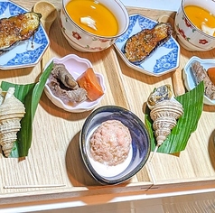 《季節ごとの旬な食材を使った創作料理》