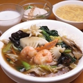 料理メニュー写真&nbsp;野菜たっぷり豪華海鮮ラーメン