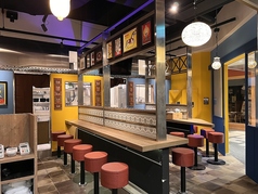 奥のカウンター席 / 入口 右側