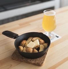 皮付きフライドポテトの写真