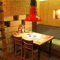 木の温もりと質感を生かした和風モダンな店内で、大切な方と至福のひとときをお過ごしください。