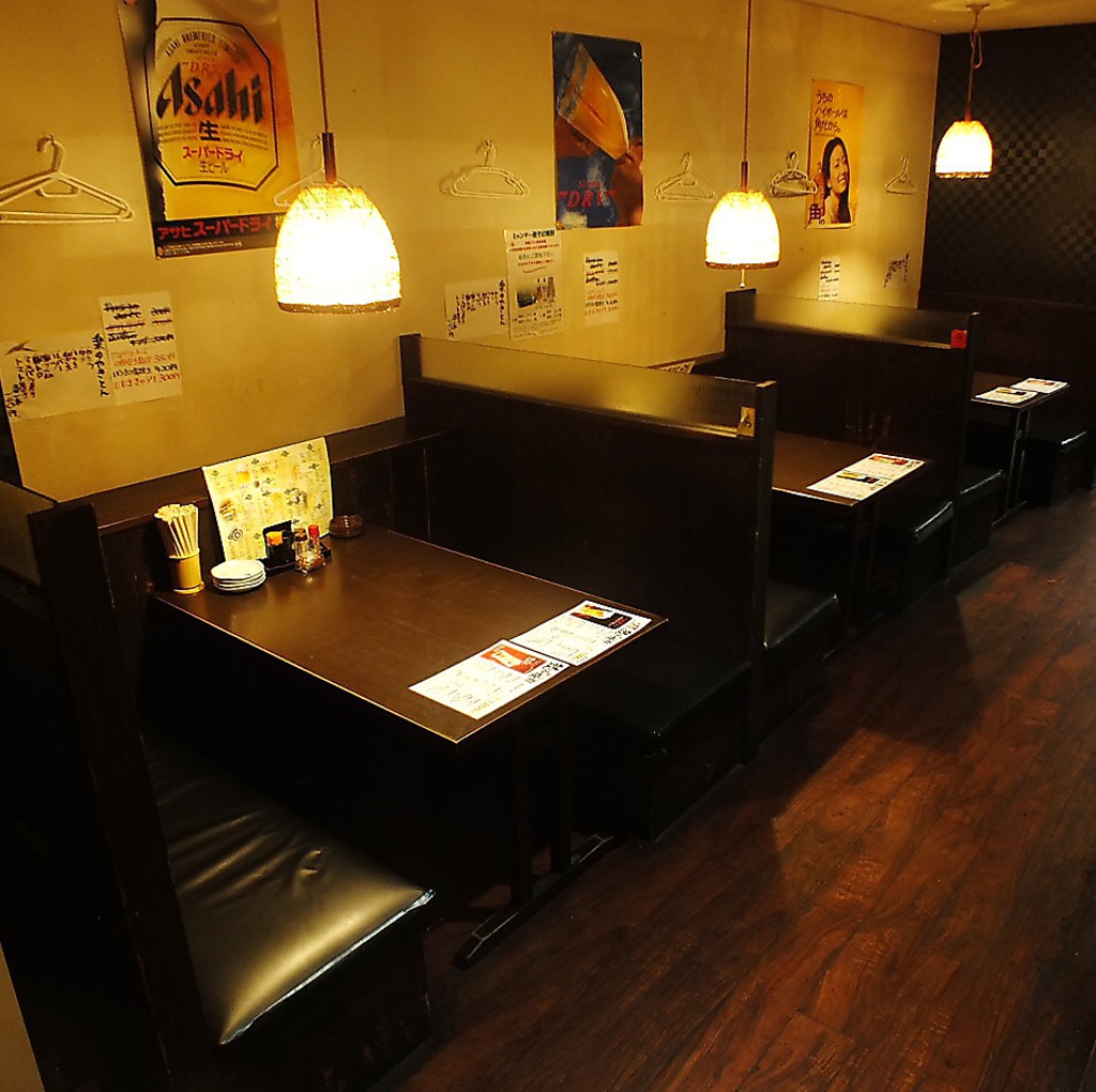 温かな灯を演出する照明や、どこか懐かしさを感じさせるゆったりした空間でお食事をお楽しみ下さい。