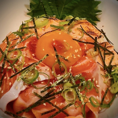 サーモンTKG丼