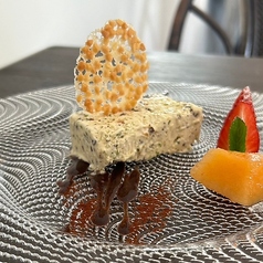 セミフレッド(ピスタチオ、ヘーゼルナッツ、チョコレート)