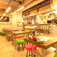 画像では席離れていますが、くっつけてご利用いただけます♪