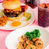 全席喫煙可能ですので、喫煙者のお客様もリラックスしてお楽しみいただけます。快適な空間で、お食事やお酒を楽しみながら、心地よいひとときをお過ごしください。