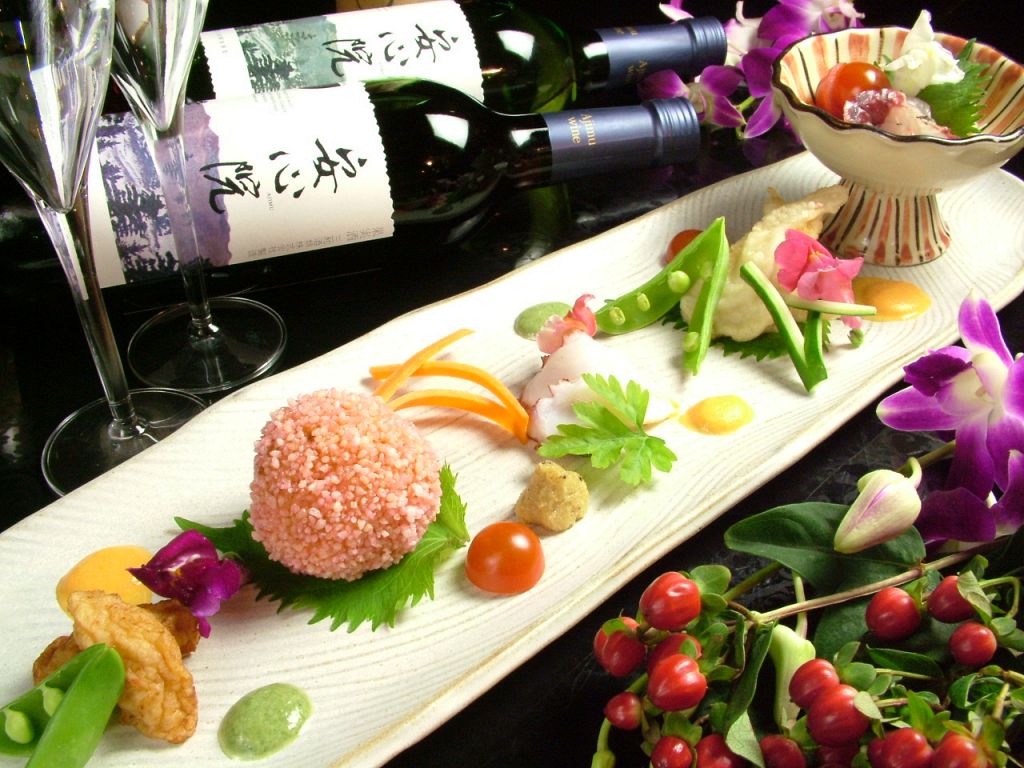 季節の食材を使ったお料理など、単品メニューも多種ご用意しています。会社帰りの飲み会にもどうぞ♪