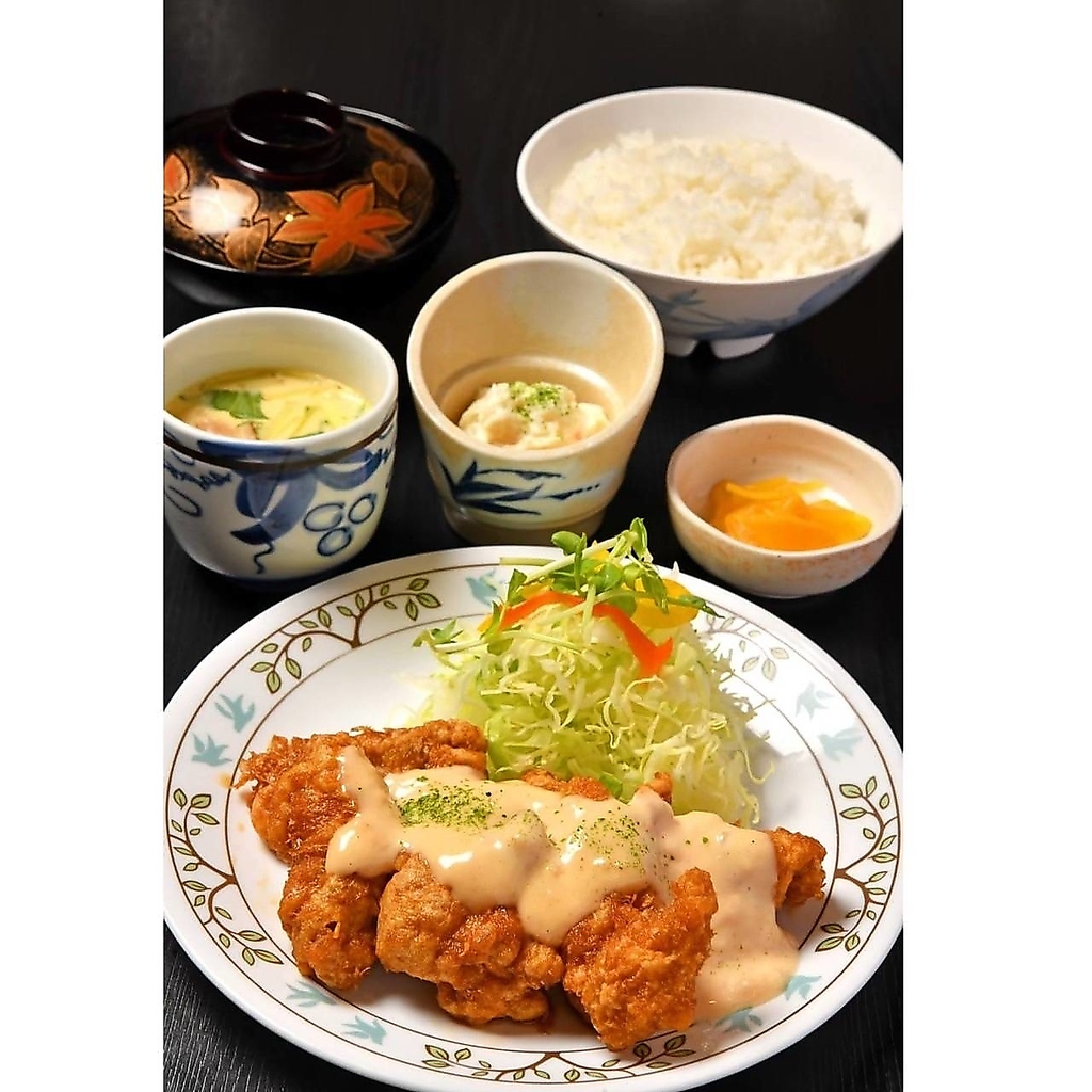 何度でもお楽しみいただけるよう焼肉だけでなく海鮮や揚げ物の定食も豊富☆ランチにご利用ください！