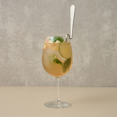 桃とバジルのサラトガクーラー