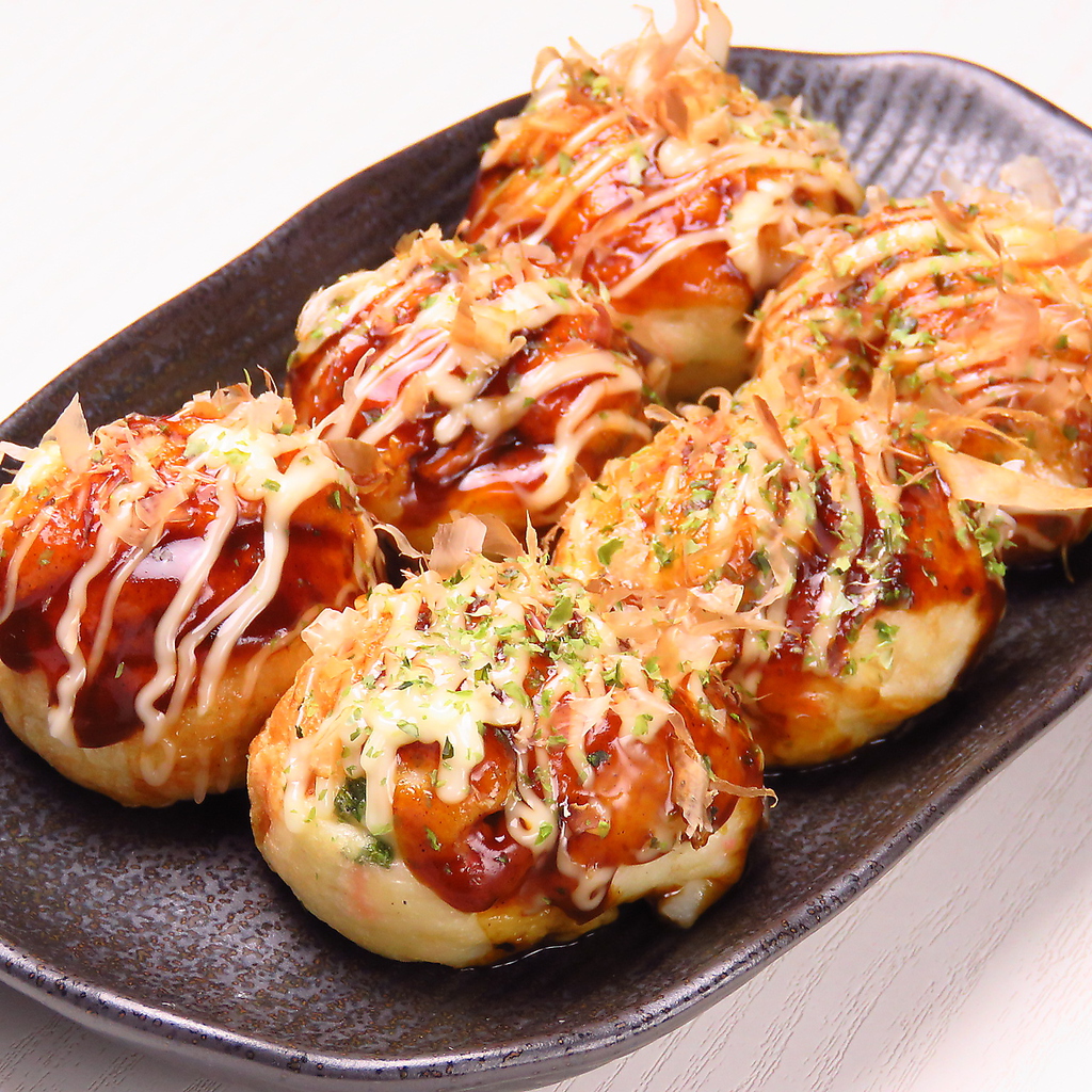 【本場の味を大宮で】ふわふわたこやきを500円～味わえる♪美味しいお酒と一緒にお楽しみください。