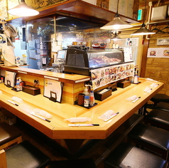 お1人様やお二人様はカウンター席が絶対おススメ!!目の前で焼かれる焼鳥はお酒が進みます♪