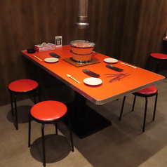 24時間営業！喫煙可能なテーブル席