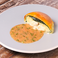 鯛のムースのトゥルト -鯛のムース パイ包み-