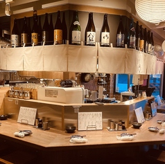 カウンターのお席がございます。お一人様のお客様や少人数での飲み会にぴったりです。