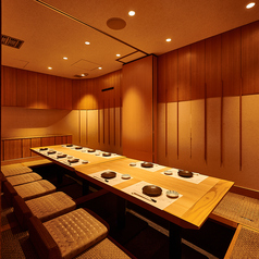 ご宴会は最大80名様まで♪極上の夜景宴会場で最高の宴をお愉しみください！