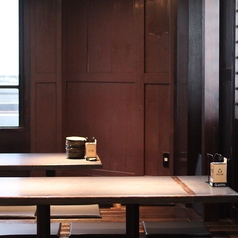 【掘りごたつ宴会】忘年会・新年会などの各種会社宴会、同窓会、二次会など大人数での団体利用まで、幅広い用途にご利用いただける掘りごたつ席ございます。みんなでワイワイたくさん飲んで食べて盛り上がるも良し、ゆっくりと語らいながら過ごすのも◎