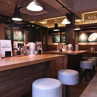 お一人様から団体様まで大歓迎の広々内観♪