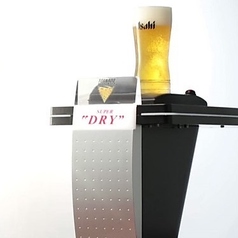 グラスの下から注がれるトルネードビールサーバー入荷