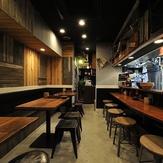 炭火ホルモン焼のネバーランドの雰囲気1