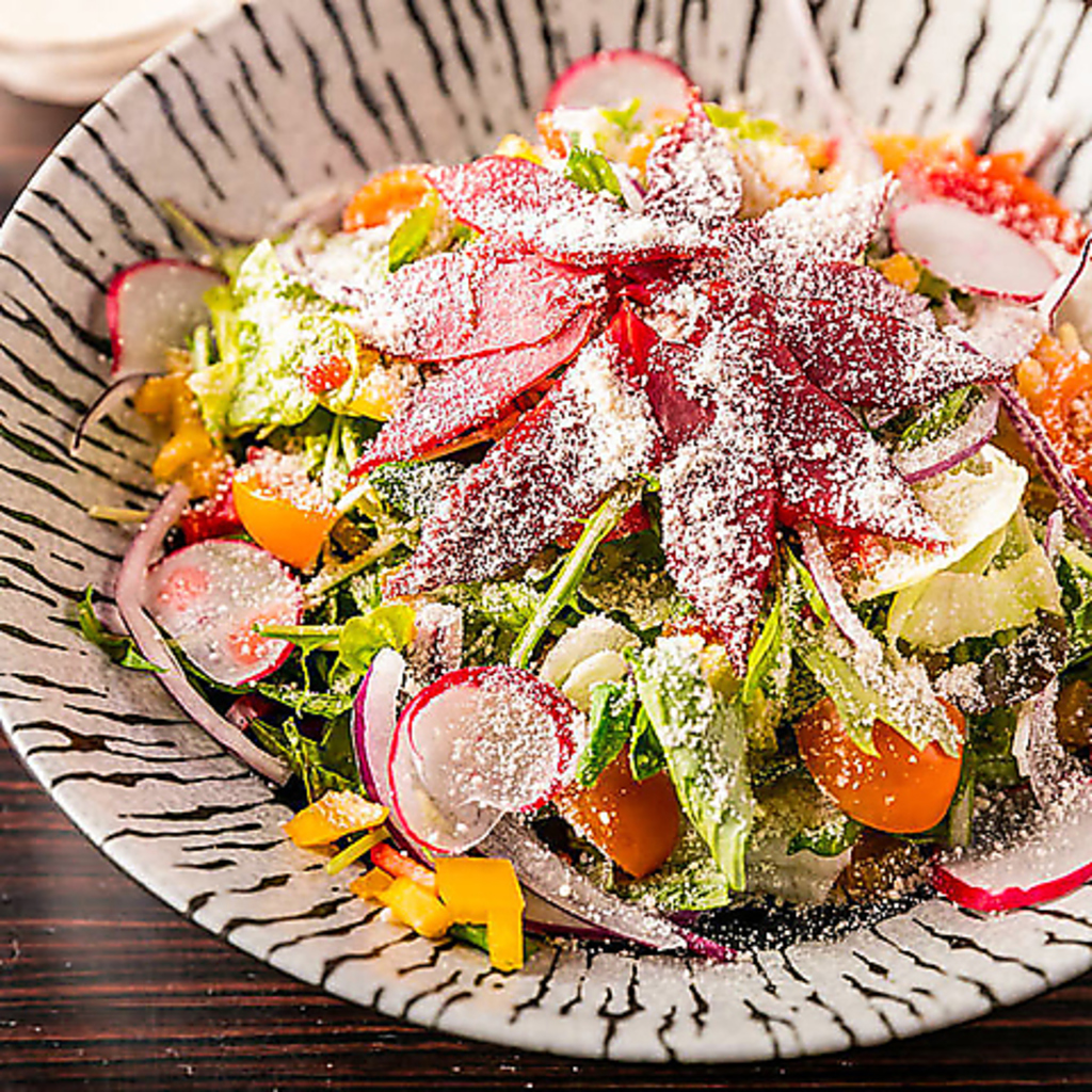 鮮やかで目でも楽しめる豪華コースです。どのお料理も食材や鮮度にこだわったものになっています