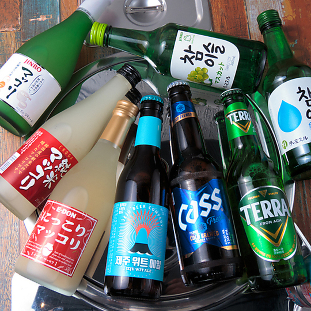 果実酢のソーダなど多彩なドリンクメニューを提供。料理に合わせてお好みの杯を自由にセレクト可能◎