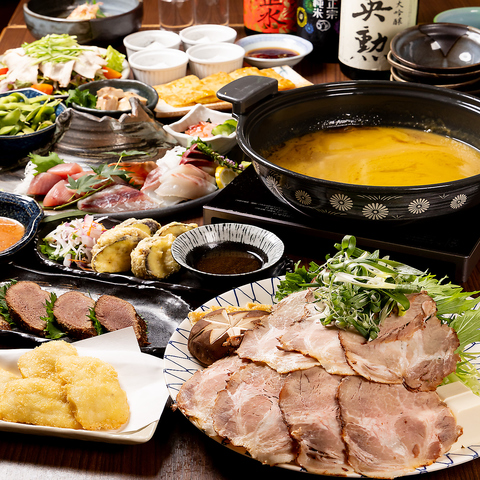 産地直送の新鮮な魚介や板前こだわりの創作和食料理を提供する個室居酒屋。大型宴会可