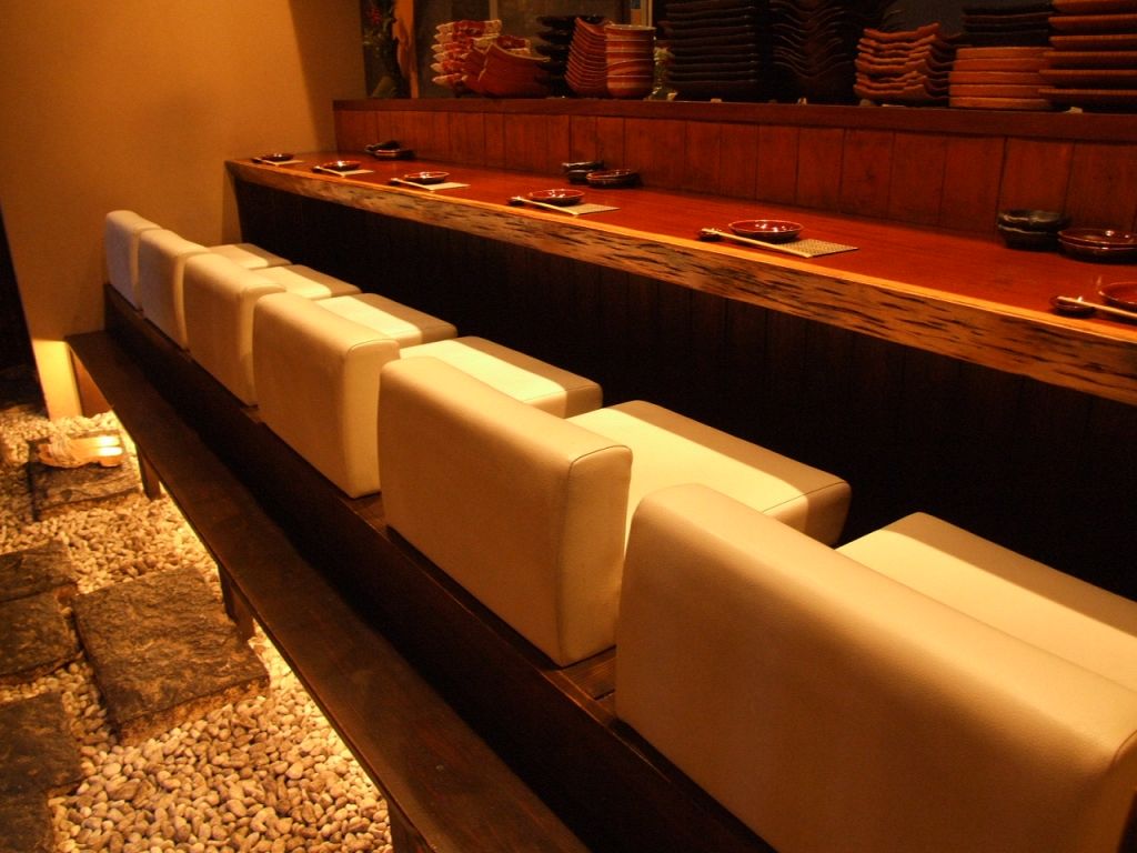 ■2F■カウンター席　ゆったり感覚のお席は会社帰りやお一人様でも快適です。