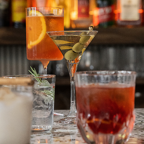 CAFE AND BAR SOUS JtFAho[\[X