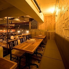 【貸切OK!】暖色の照明が演出するオシャレ空間。20名様より貸切対応いたします!まずはお気軽にお問い合わせください♪