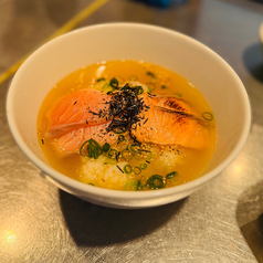 締めのサーモン茶漬け