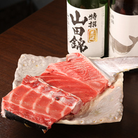市場から仕入れた新鮮な魚介を使用