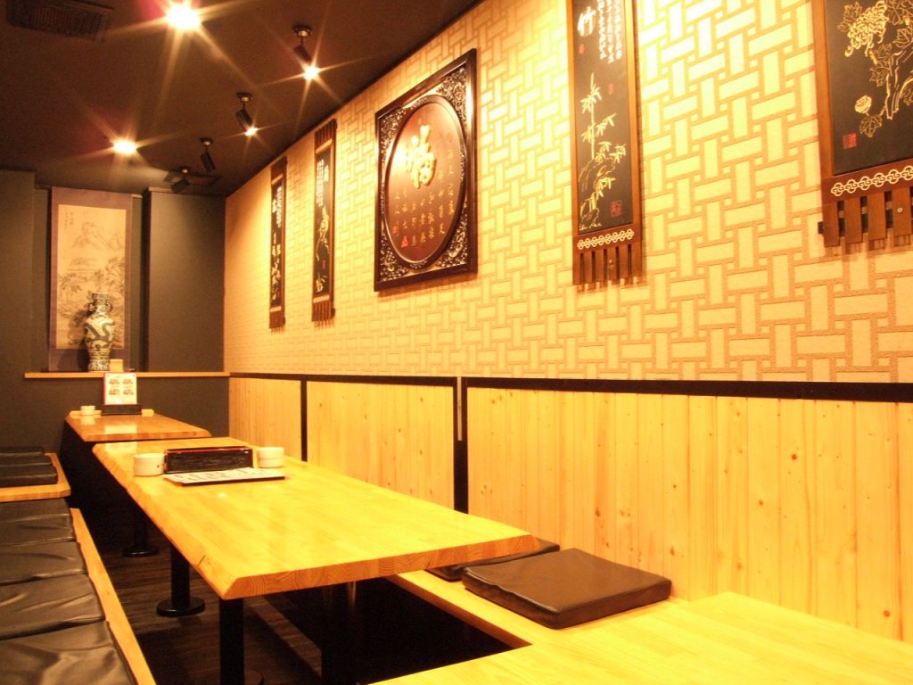 店内奥のテーブル席。中規模宴会におススメ。