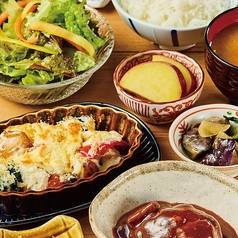 【ごちそう定食】メインが2品選べる看板メニュー♪