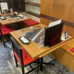 各席人数に併せてご案内させていただきます。