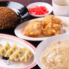 手作り餃子や唐揚げも！炒飯の味を引き立てる相性抜群な手仕込みサイドメニュー♪の写真