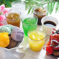 アイスクリームバーは、なんと沖縄の定番ブルーシールアイス！10種のフレーバーは沖縄らしいものから人気のフレーバーまで揃えています♪