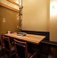 パーテーションで仕切ることで、周囲を気にせずお過ごしいただける半個室をご用意しています◎程よいプライベート感が保たれており、デートや大切な方とのお食事にもぴったりな空間です♪