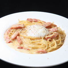 カルボナーラ温玉のせ/エビのトマトクリームパスタ