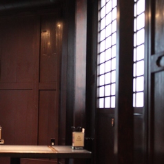 【ゆったり寛げる】長時間の宴会でも脚を伸ばしながら寛げる、10～40名様まで対応可能な掘りごたつ席もございます。快適な空間で大人数の飲み会にもしっかり対応いたします◎仕事終わりにも気軽にお立ち寄りください。