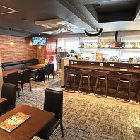 陽射しが差し込む明るい店内♪カフェのようなお洒落空間