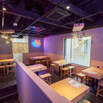 2階は華やかなネオン居酒屋！