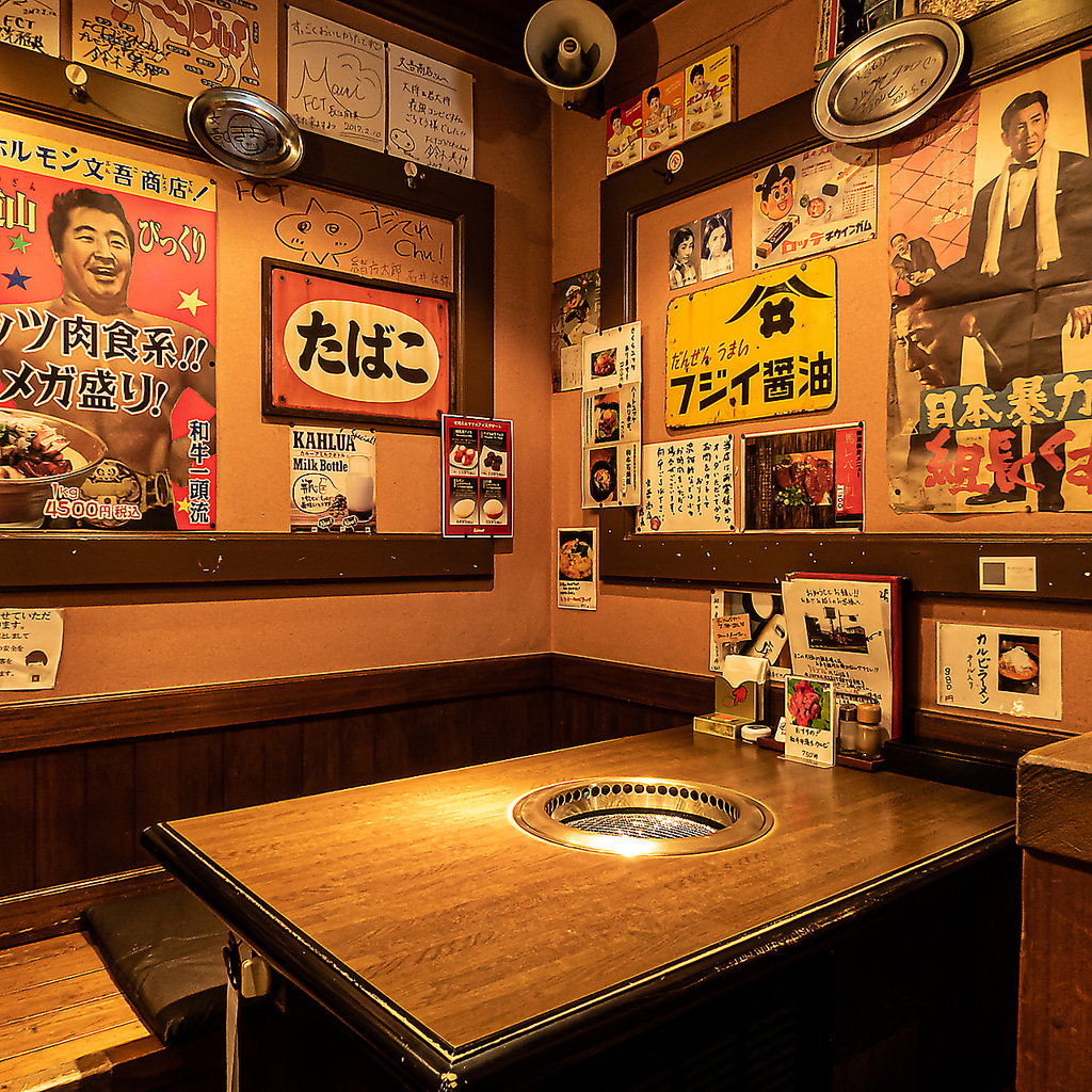 レトロで雰囲気抜群の店内はまるで昭和にタイムスリップしたような内装です！