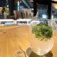 爽やかな味わいを愉しめるモヒートは旬の果実で香りも最高♪