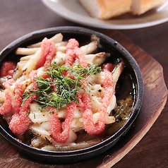 「インカのめざめ」のジャガイモと明太チーズアヒージョ　バケット付