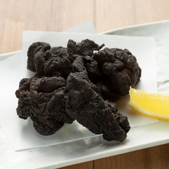 黒のから揚げカレー味／このまっ黒なのがから揚げ！？