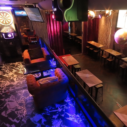 ダーツやカラオケ、大型プロジェクター完備！二次会・宴会が盛り上がる非日常空間★