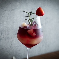 彩り豊かなフルーツが香る自家製のサングリアで乾杯を♪