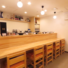 カウンター席は5席ございます。デートや一人飲みをされる方大歓迎ですので是非お気軽にご利用ください♪